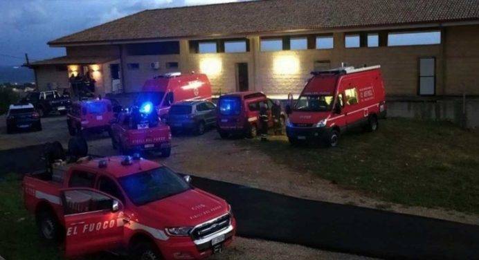 Incendio in campo migranti a Castelvetrano, un morto e auto a fuoco