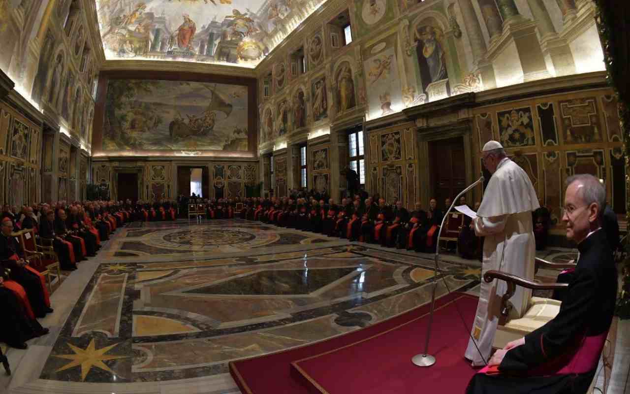 Gli auguri del Papa alla curia romana: “Questo Natale è il Natale della pandemia”