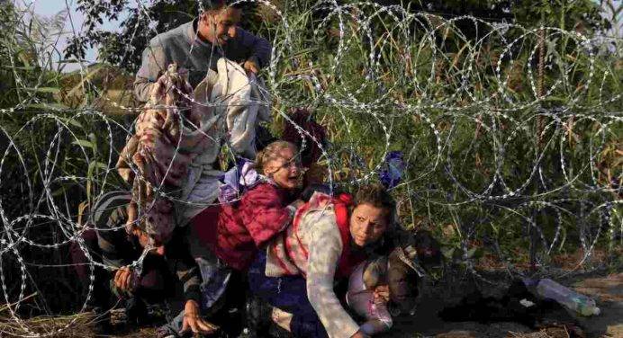 Migranti, padre Ripamonti: “Nei Balcani si rischia la catastrofe umanitaria”