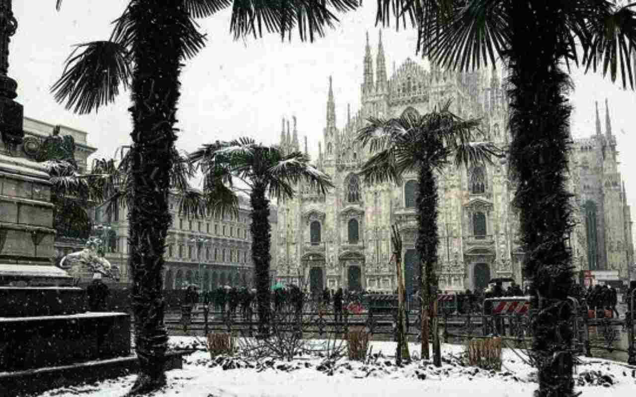 Maltempo: neve a Milano e a Torino, Mose in azione a Venezia
