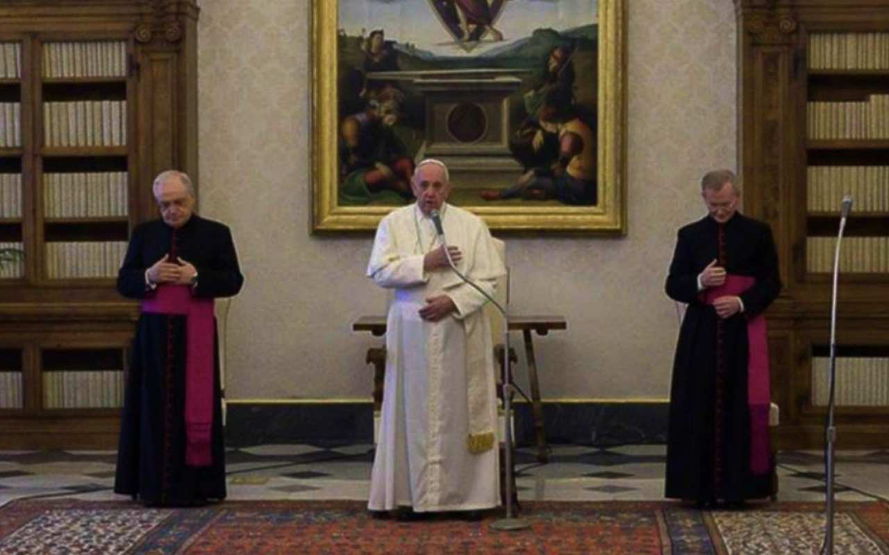 Udienza, Papa: “Nulla potrà mai cancellare la prima impronta di Dio”