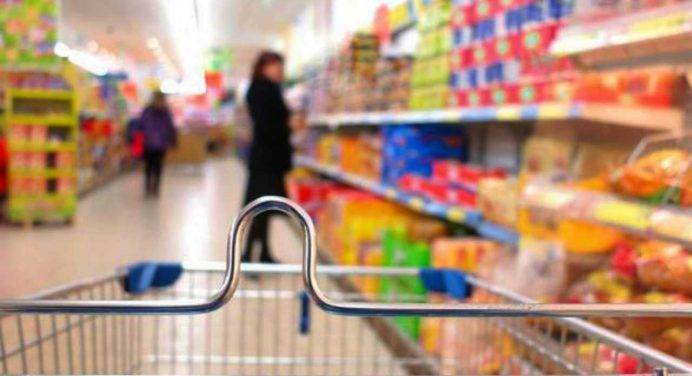 Trieste: minaccia di avvelenare acqua e cibo nei supermercati per ricatto