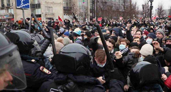 Da Mosca a Vladivostok, ondata di proteste per Navalny