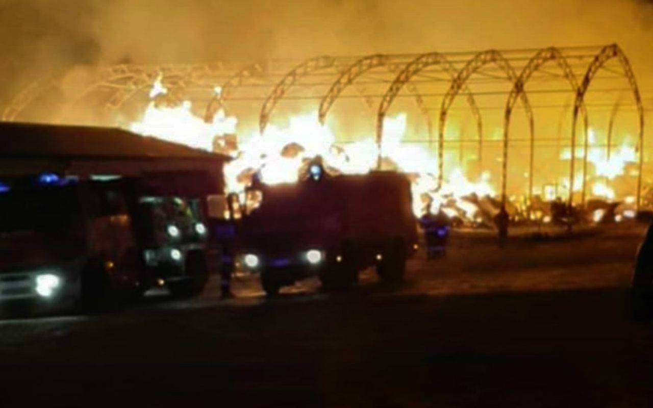 Incendio in una cooperativa agricola a Cerignola, nel Foggiano
