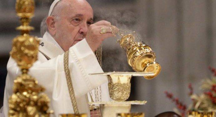 Papa Francesco: “Alzare gli occhi al cielo per vedere oltre il visibile”