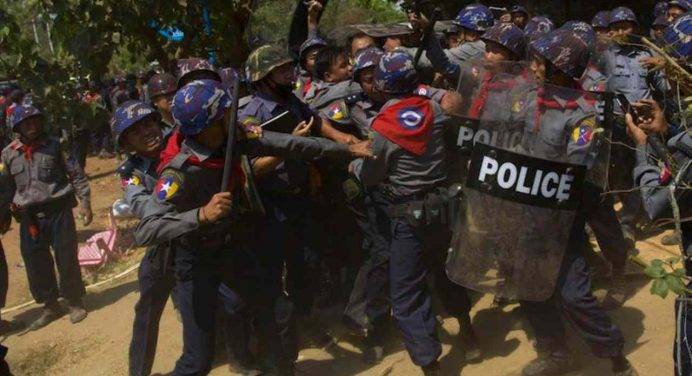 Birmania: sei dimostranti uccisi durante una protesta anti regime