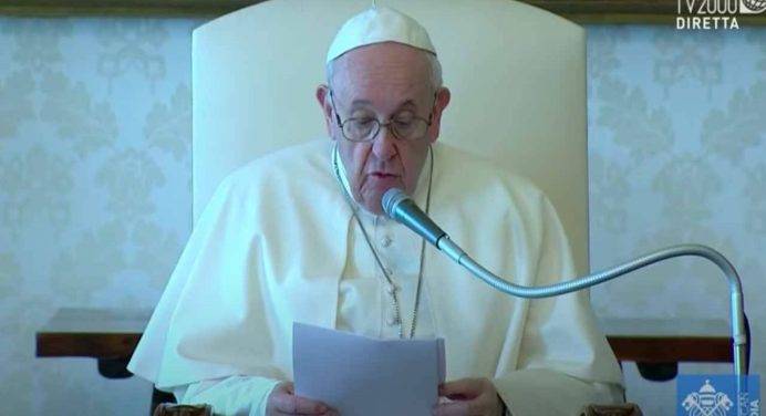 Udienza, Papa: “Le preghiere buone sono ‘diffusive’, anche senza i social”