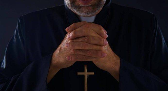 Oltre 200 preti morti per Covid in Italia. Bassetti: “Il volto bello della Chiesa”