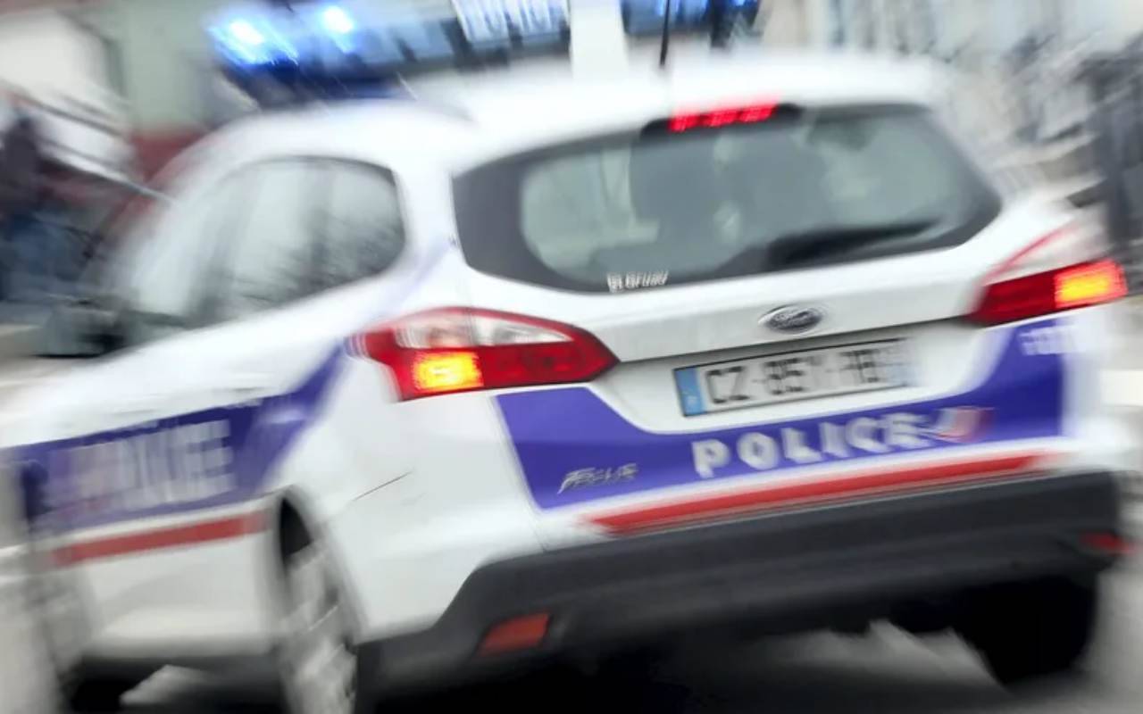 Parigi: la polizia spara e uccide un uomo che brandisce un coltello