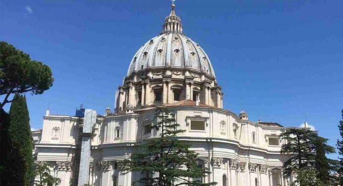 Crisi finanziaria e Covid: in Vaticano taglio degli stipendi per cardinali e religiosi