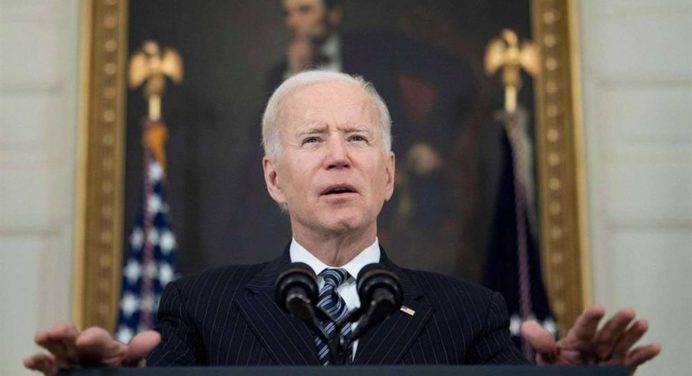 Biden: “I cittadini americani devono partire ora dall’Ucraina”. Bombardieri Usa arrivati in Gb