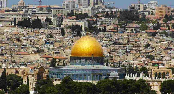 Gerusalemme: scontri tra palestinesi e polizia israeliana sulla Spianata delle Moschee
