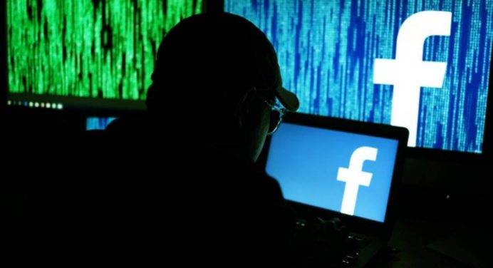 L’allerta degli esperti: 500 milioni di dati hackerati su Facebook
