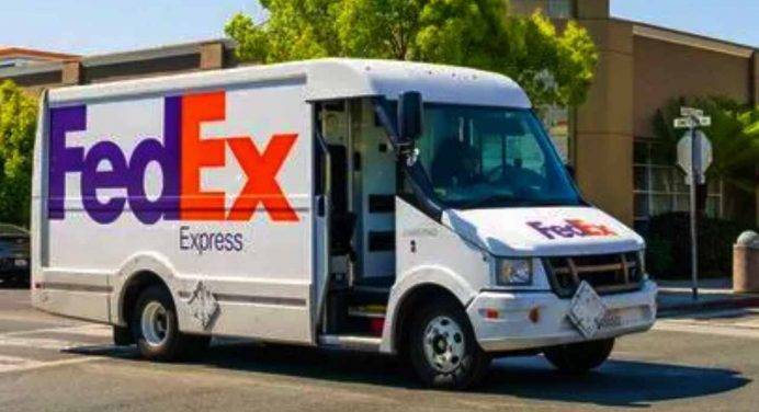 Usa, sparatoria a Indianapolis nel magazzino FedEx: “Numerose vittime”