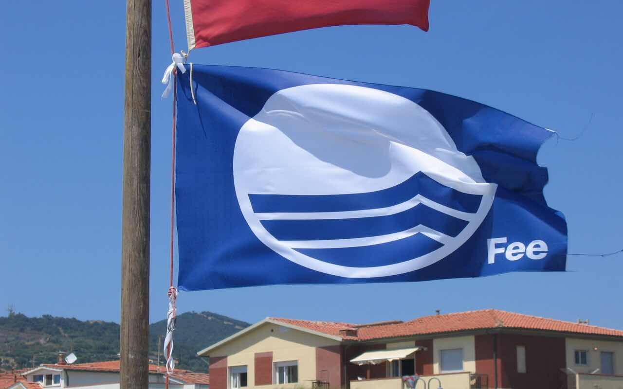 Bandiere blu in aumento e su 416 spiagge mare “eccellente”