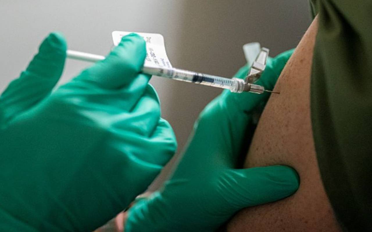 Vaccini: dal 10 maggio via prenotazioni per over50