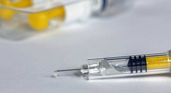 Vaccini e rischio coaguli: cosa rivela uno studio