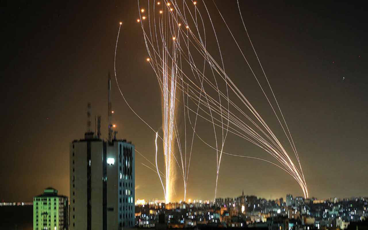 E’ guerra aperta tra Israele e Hamas: bombardato l’aeroporto di Tel Aviv