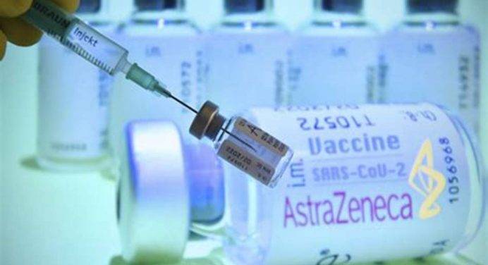 Vaccini: la combinazione AstraZeneca-Pfizer produce molti anticorpi