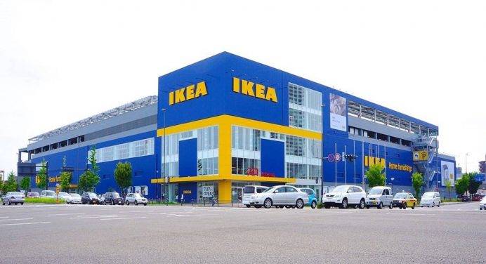 Ikea: multa da 1 milione di euro in Francia per aver spiato dipendenti e clienti