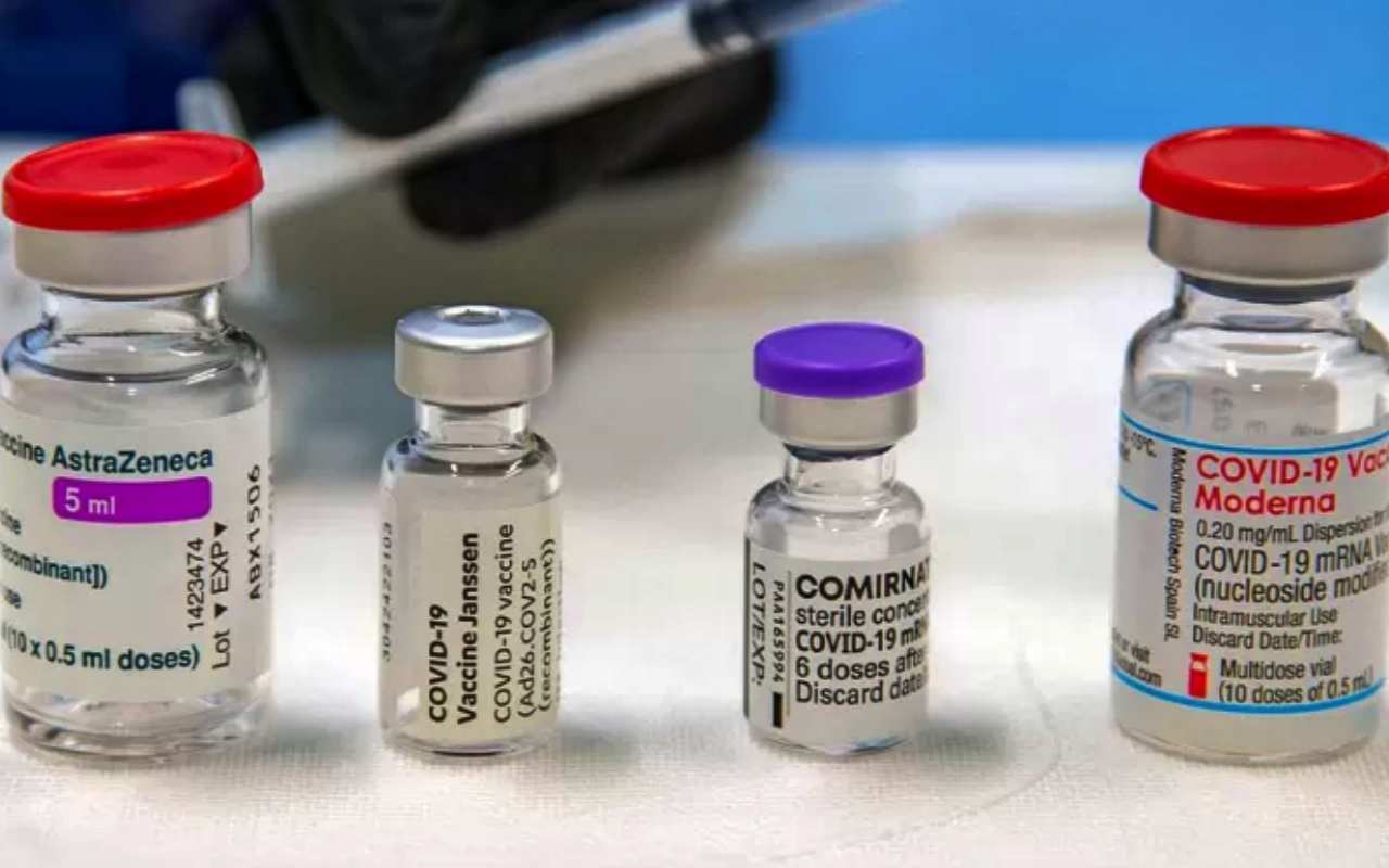Aifa approva mix di vaccini per under-60: seconda dose anche Moderna
