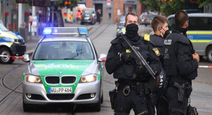 Wurzburg: aggredisce passanti con coltello, 3 morti