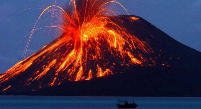 Nuova fuoriuscita di lava dallo Stromboli: esplosioni nell’area nord