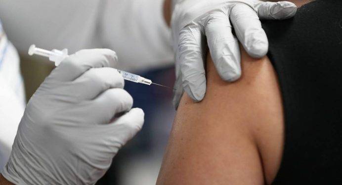 Ema, l’ok alla terza dose di vaccino per i soggetti fragili