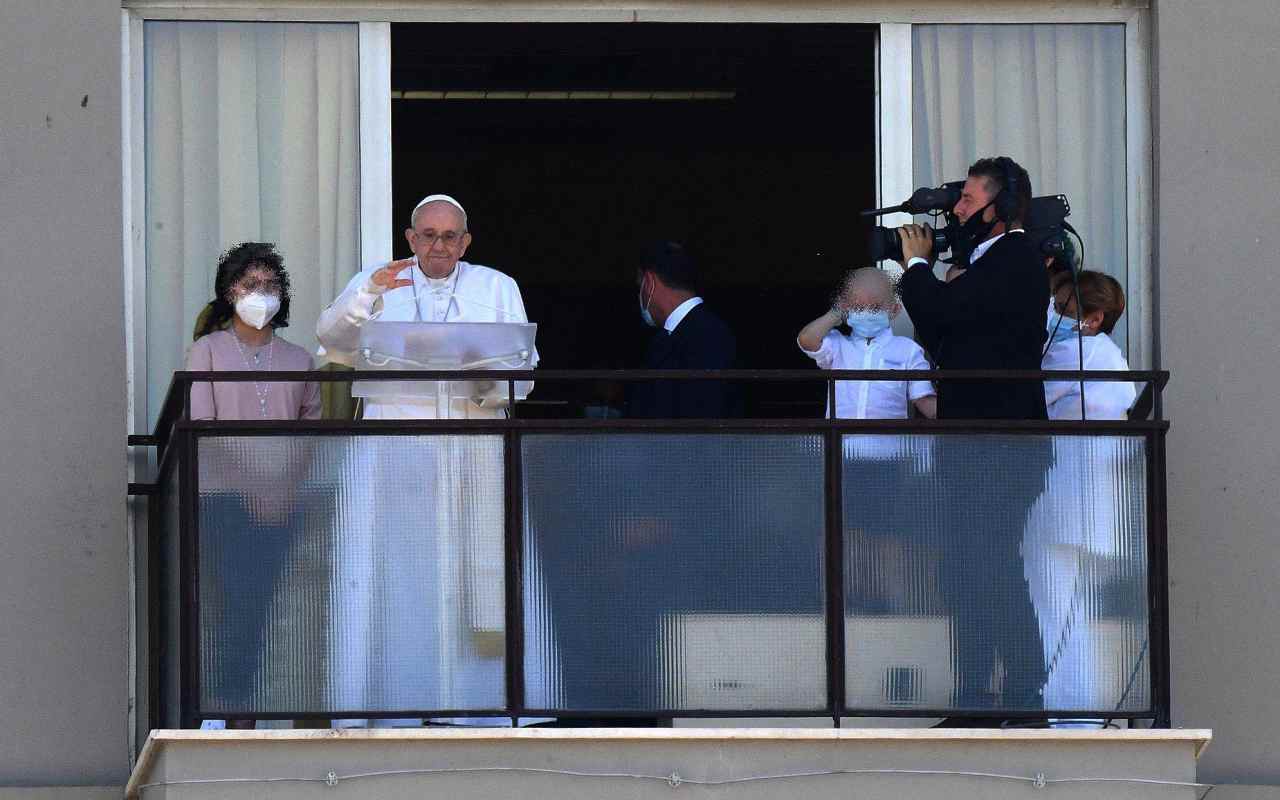 Il Papa rimane ricoverato. Bruni: “Contento per vittorie Italia e Argentina”
