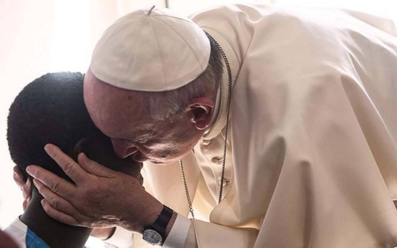 Cinque anni fa: la storica visita di Papa Francesco alle vittime della tratta. Il ricordo di don Aldo Buonaiuto