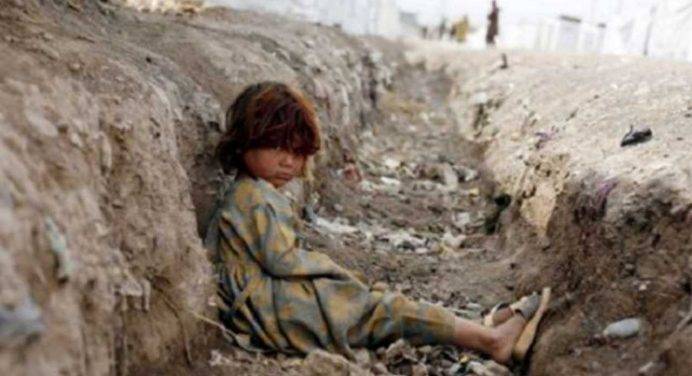 Catastrofe umanitaria in Afghanistan, milioni di bambini rischiano di morire di malnutrizione