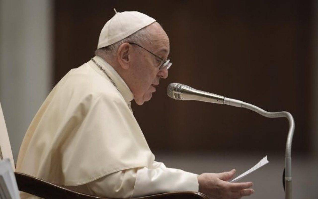 Udienza, Papa: “Ipocrisia è paura per la verità. È come truccarsi l’anima”