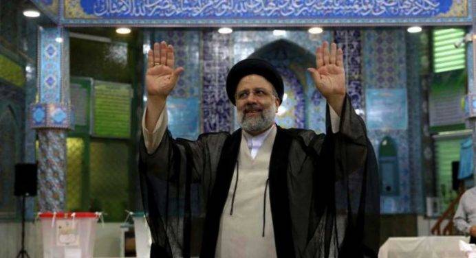 Iran celebra il 44esimo anniversario della Rivoluzione islamica. Raisi: Proteste organizzate dai nostri nemici”