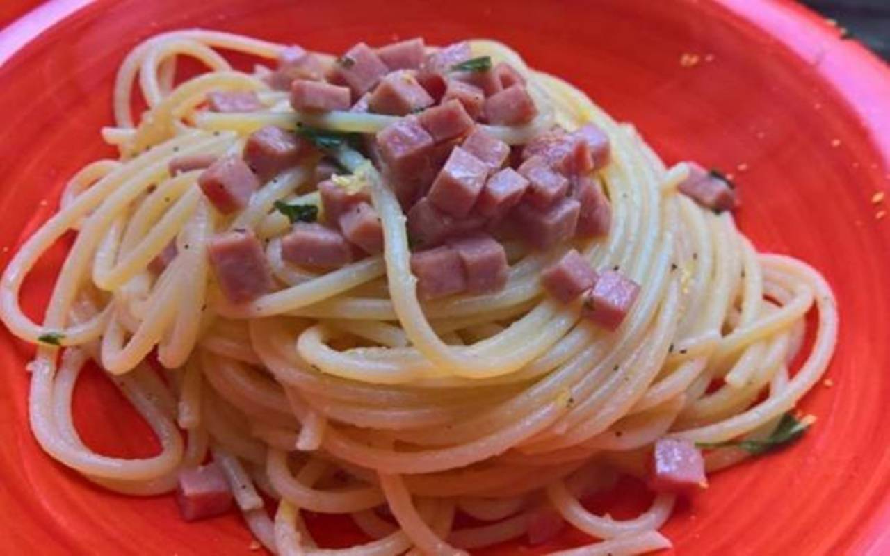 Un primo da fare velocemente: spaghetti prosciutto cotto e limone
