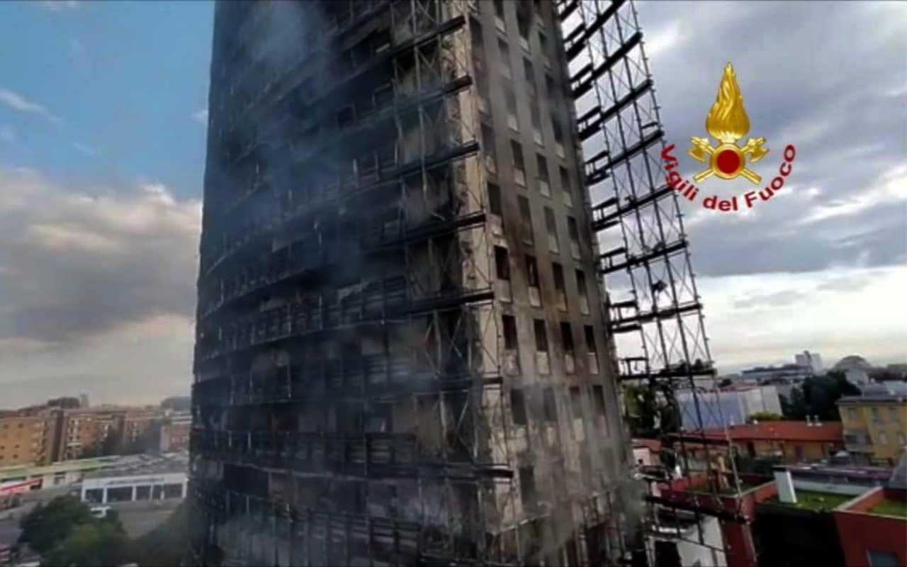 Incendio Torre a Milano: “I pannelli non erano sicuri”