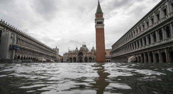 Flussi turistici impressionanti, Venezia pensa a una soluzione per il 2022