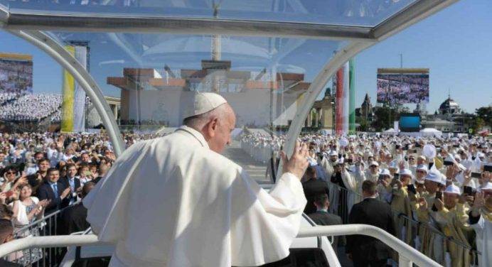 Papa Francesco: “La missione si basa su un incontro tra persone”