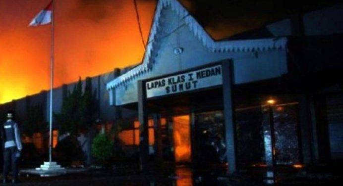 Indonesia, incendio in un carcere sull’isola di Giava: oltre 40 morti