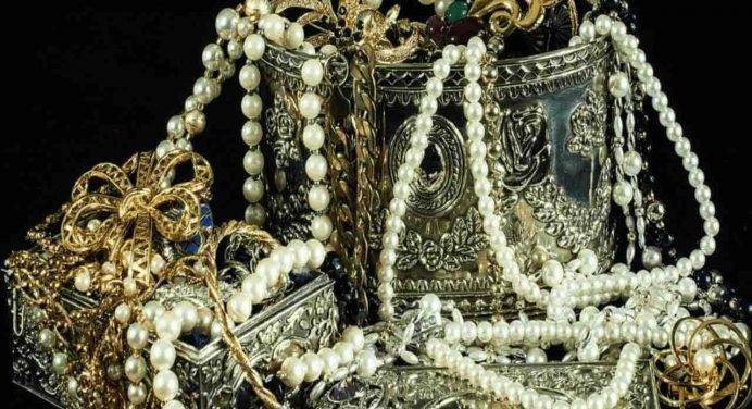 Saranno venduti all’asta due bracciali di diamanti della regina Maria Antonietta