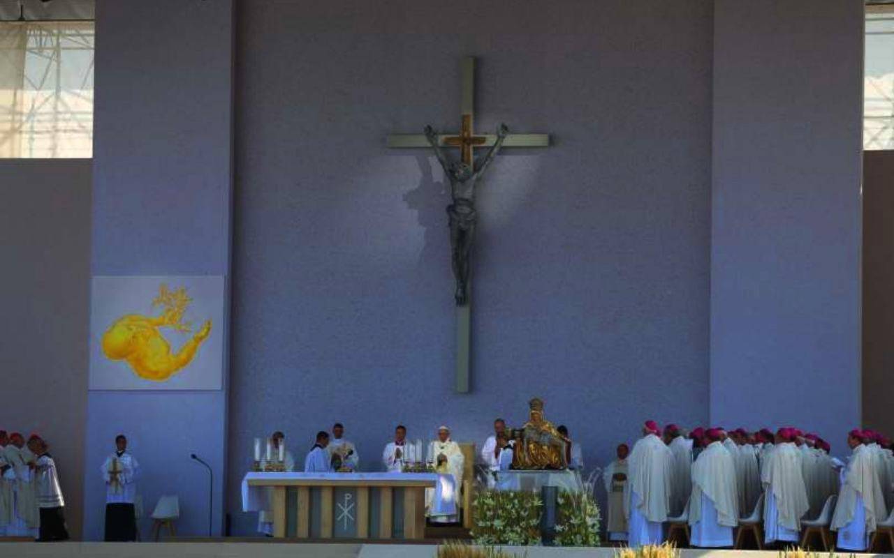 Il Papa chiude il viaggio apostolico in Slovacchia con la messa a Sastin