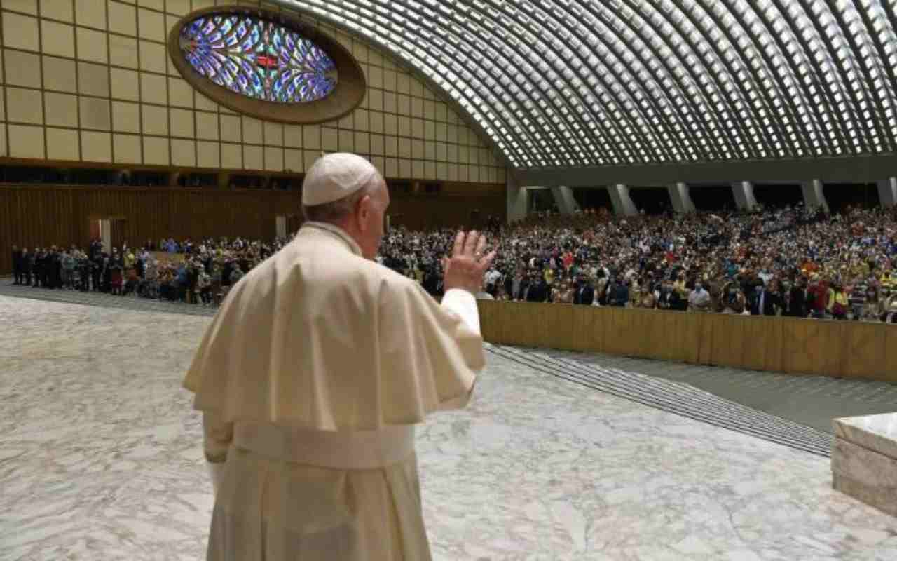 Udienza Generale, Papa: “Farsi carico ognuno delle fragilità dell’altro”