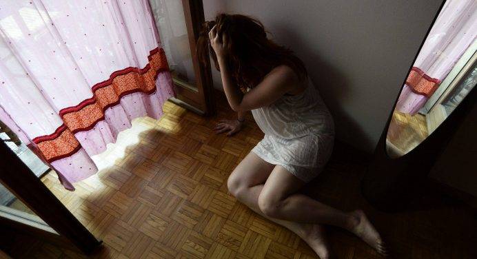Sulmona: 27enne violentata in casa per 7 ore