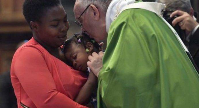 Giornata Mondiale Migrante, Papa: “Liberi scegliere se migrare o restare”