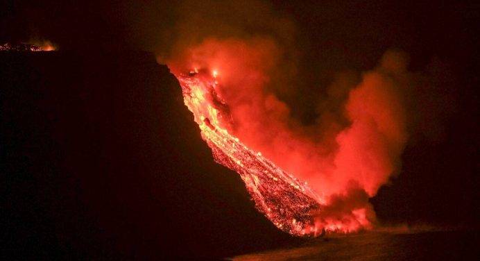 La Palma (Canarie), coperti di lava altri 40 ettari di terreni