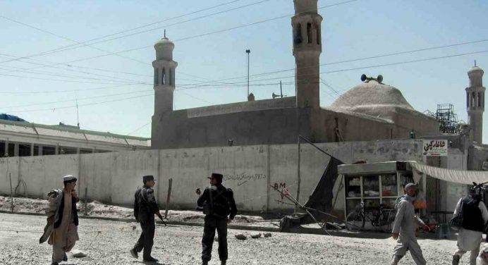 Esplosione in una moschea a Kabul, oltre 50 vittime