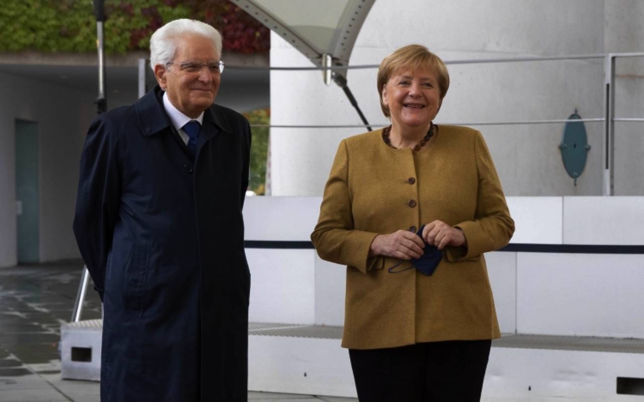 Berlino, Mattarella incontra la Merkel: “Questo è il tempo della ripartenza”