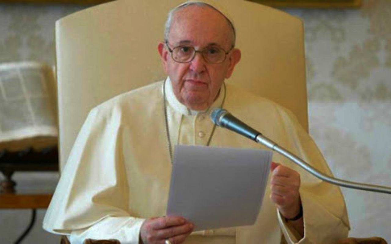 Papa a incontro movimenti popolari: “In nome di Dio chiedo liberalizzazione brevetti vaccini”