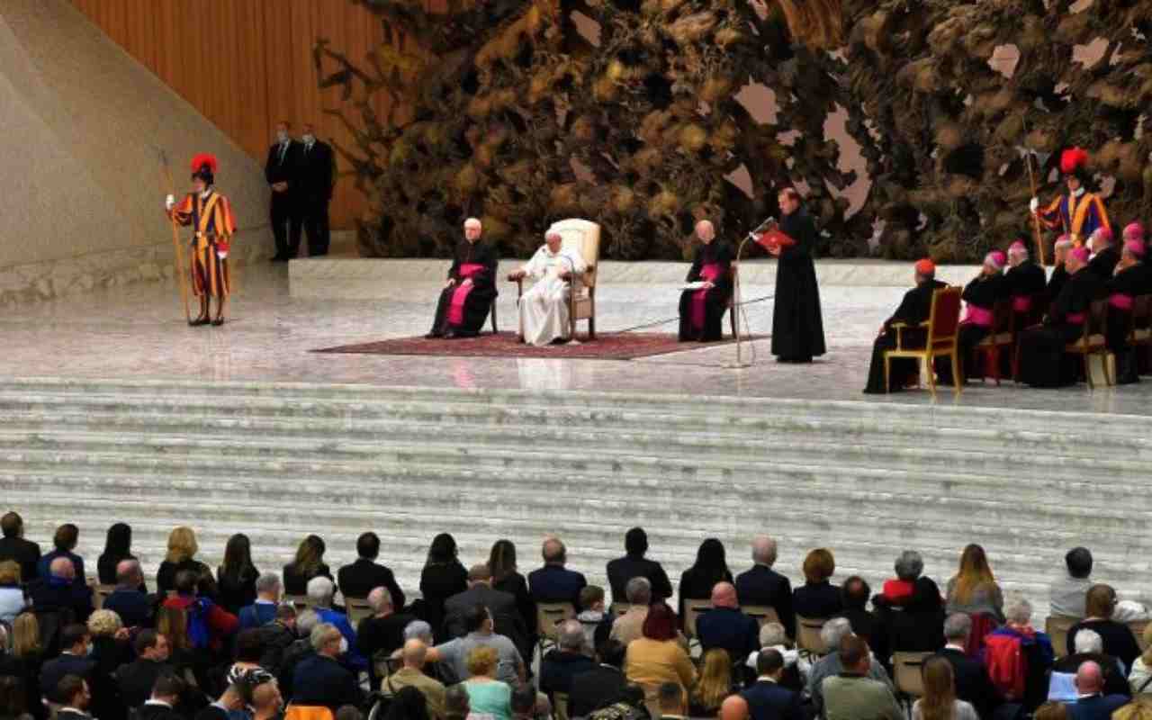 Papa, udienza: “La Chiesa non è una fitta mole di comandi e precetti”