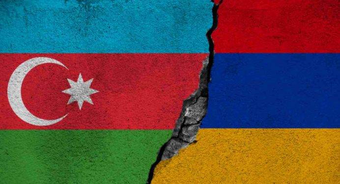 Un centinaio di soldati uccisi negli scontri tra Armenia e Azerbaigian