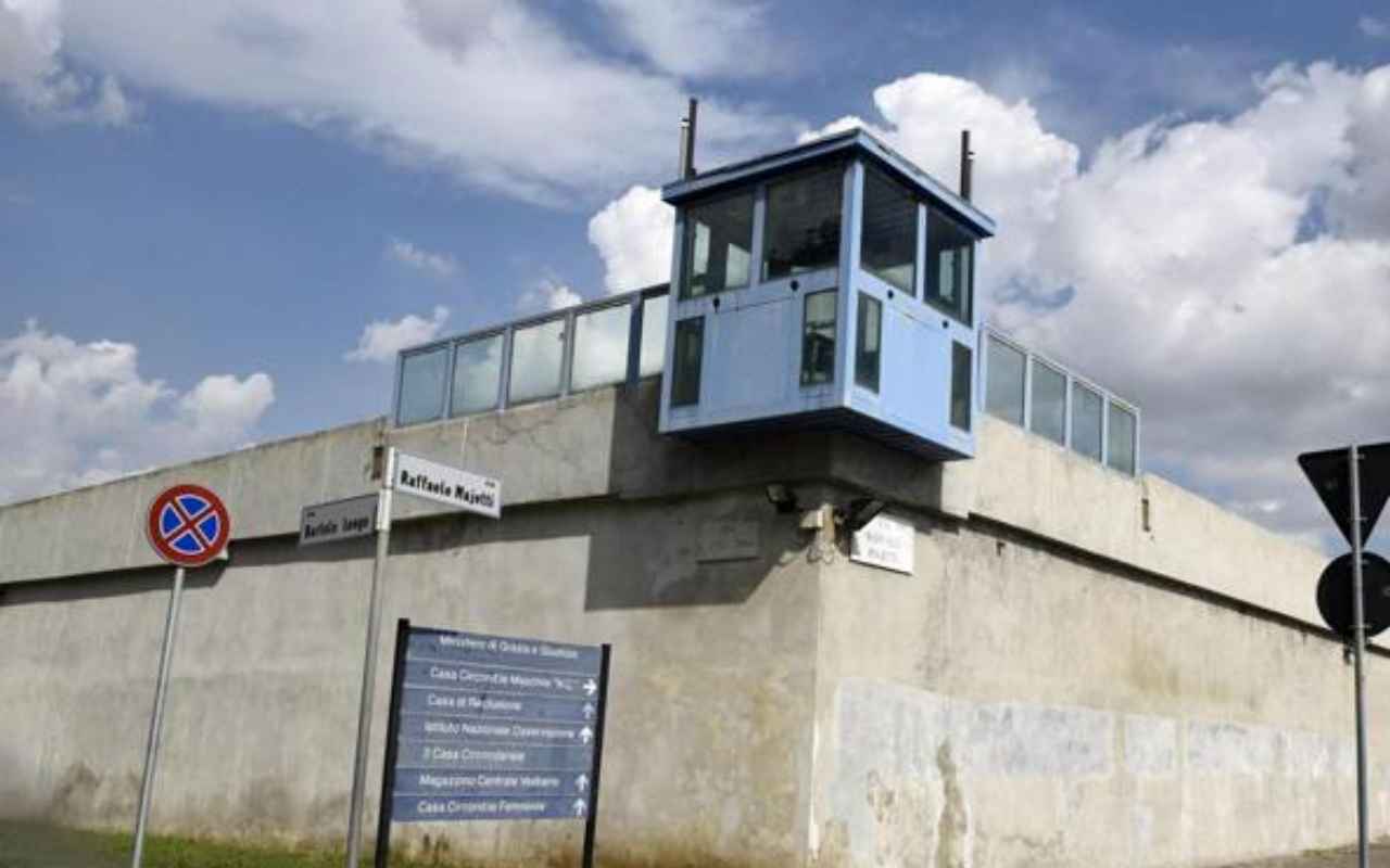 Rebibbia: cellulari e droga ai detenuti, sette arresti